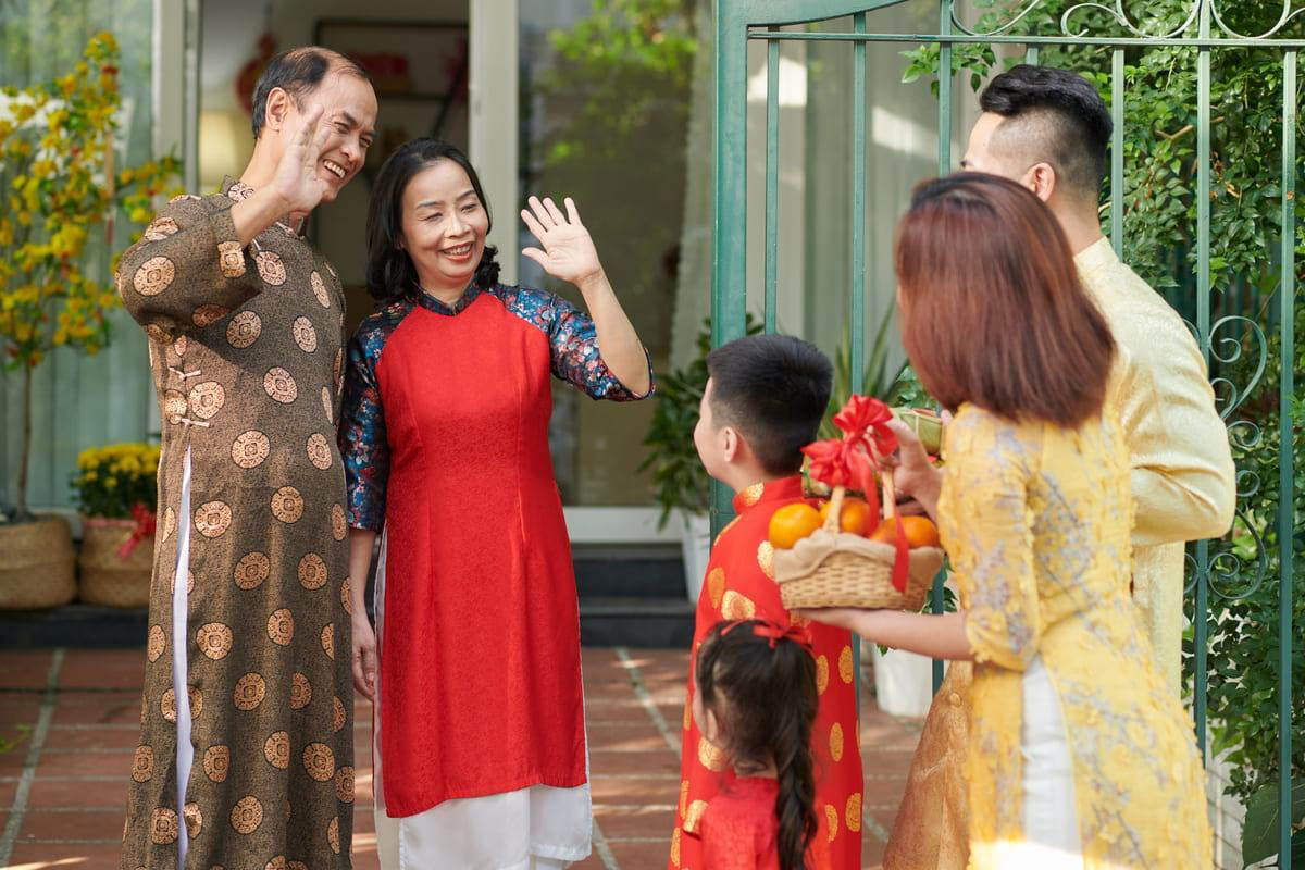 Chọn người xông đất hợp tuổi